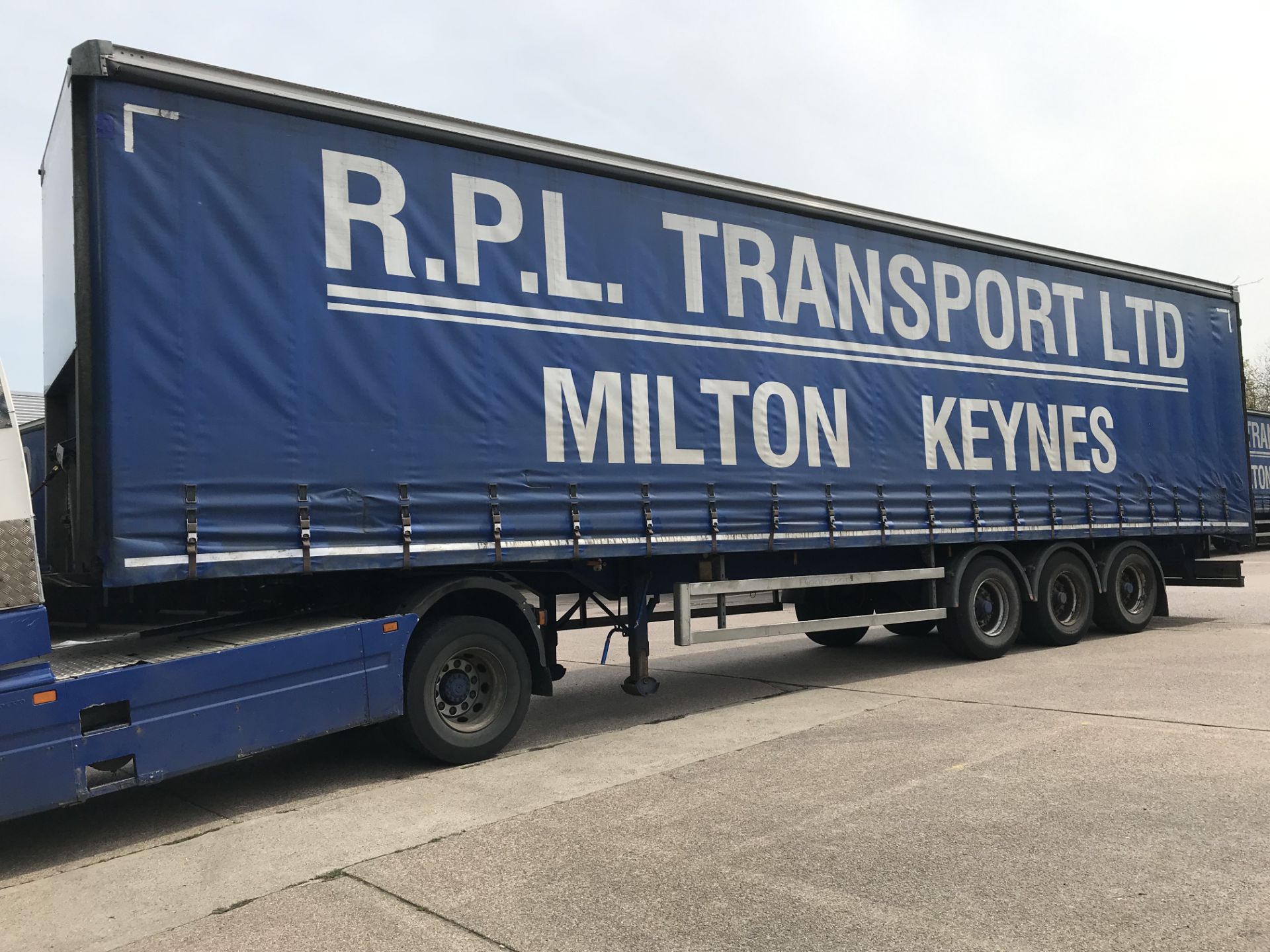 Montracon 13.6m Tri-Axle Curtainside Single Deck Semi-Trailer, chassis no. SMRC3AXXXDN107868, ID no.