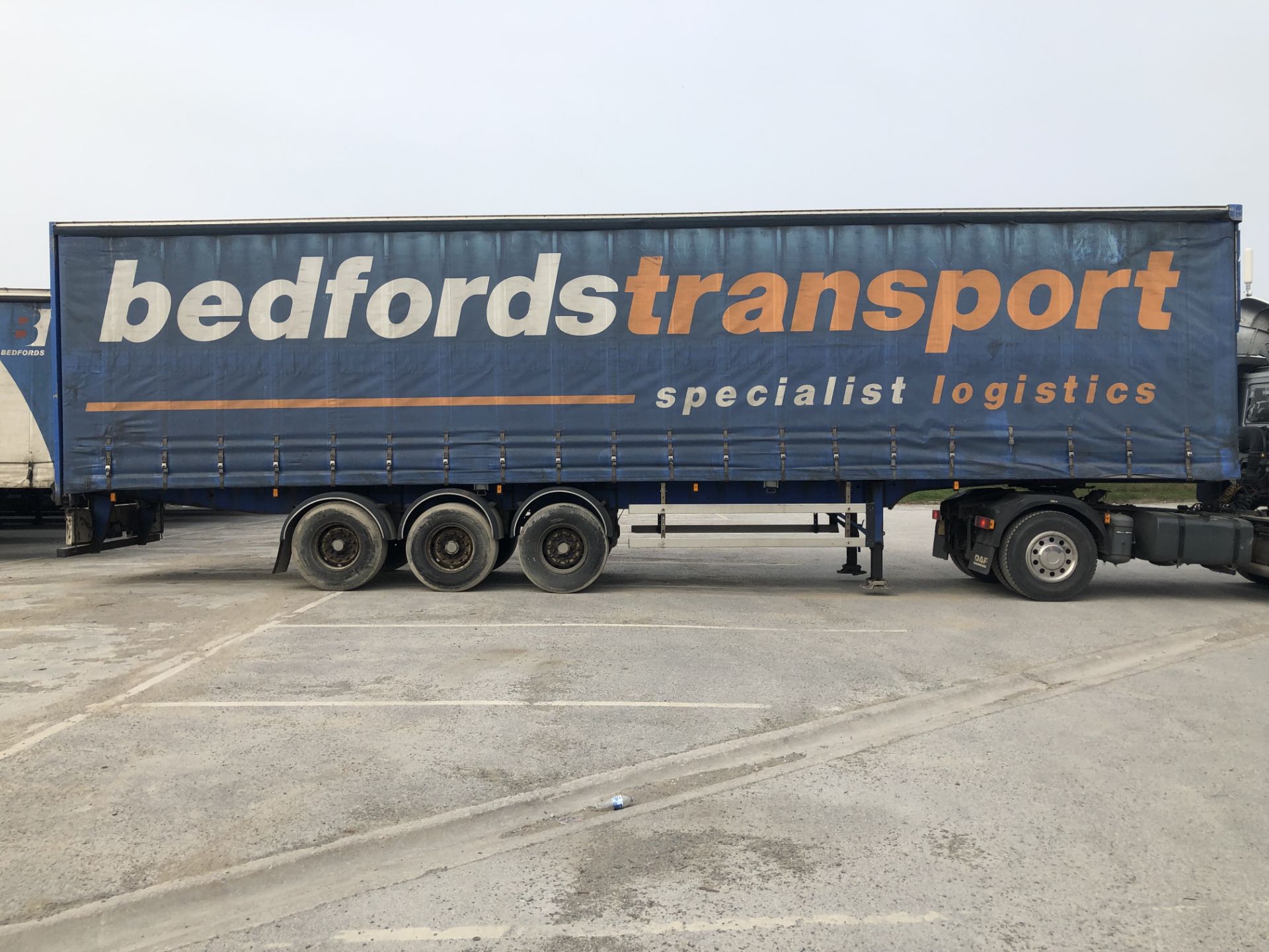 Freuhauf 13.6m Tri-Axle Curtainside Double Deck Semi-Trailer, chassis no. 3W652104, ID no. - Image 2 of 14