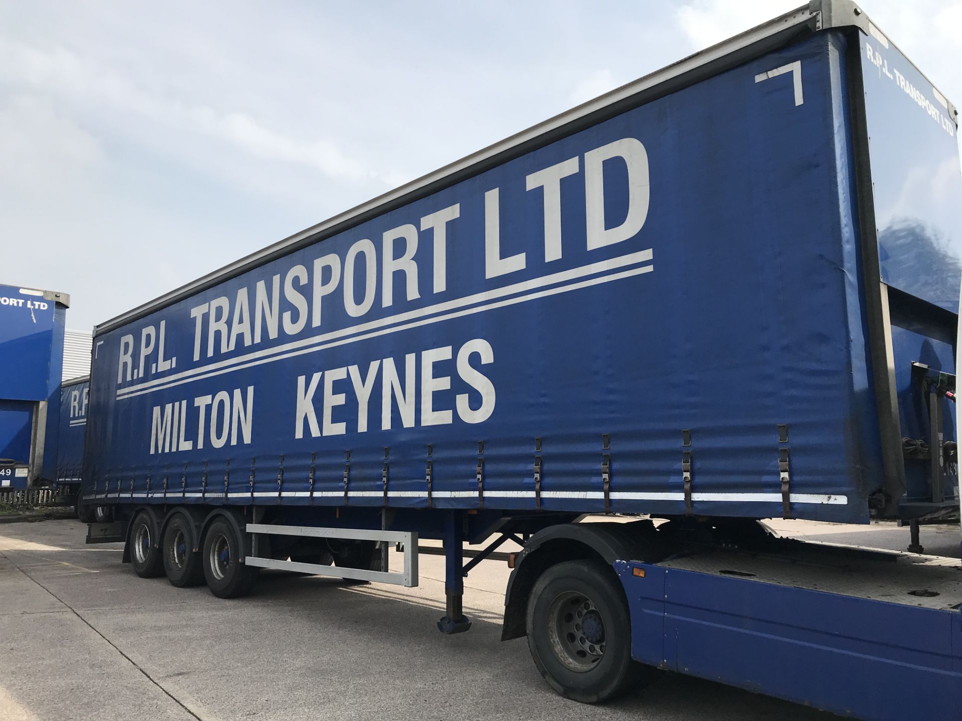 Montracon 13.6m Tri-Axle Curtainside Single Deck Semi-Trailer, chassis no. SMRC3AXXXDN107885, ID no.