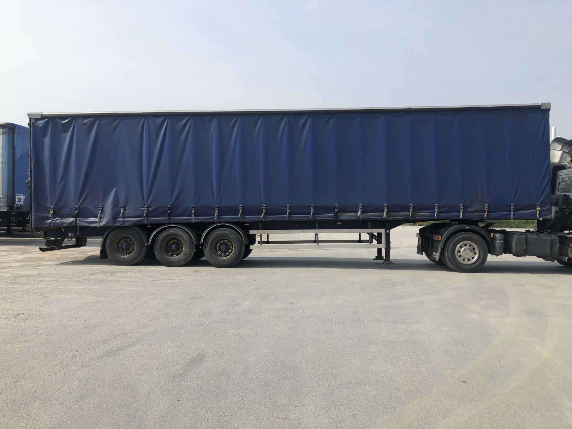 SDC 13.6m Tri-Axle Curtainside Single Deck Semi-Trailer, chassis no. AAA66681, ID no. C204162, - Bild 5 aus 12