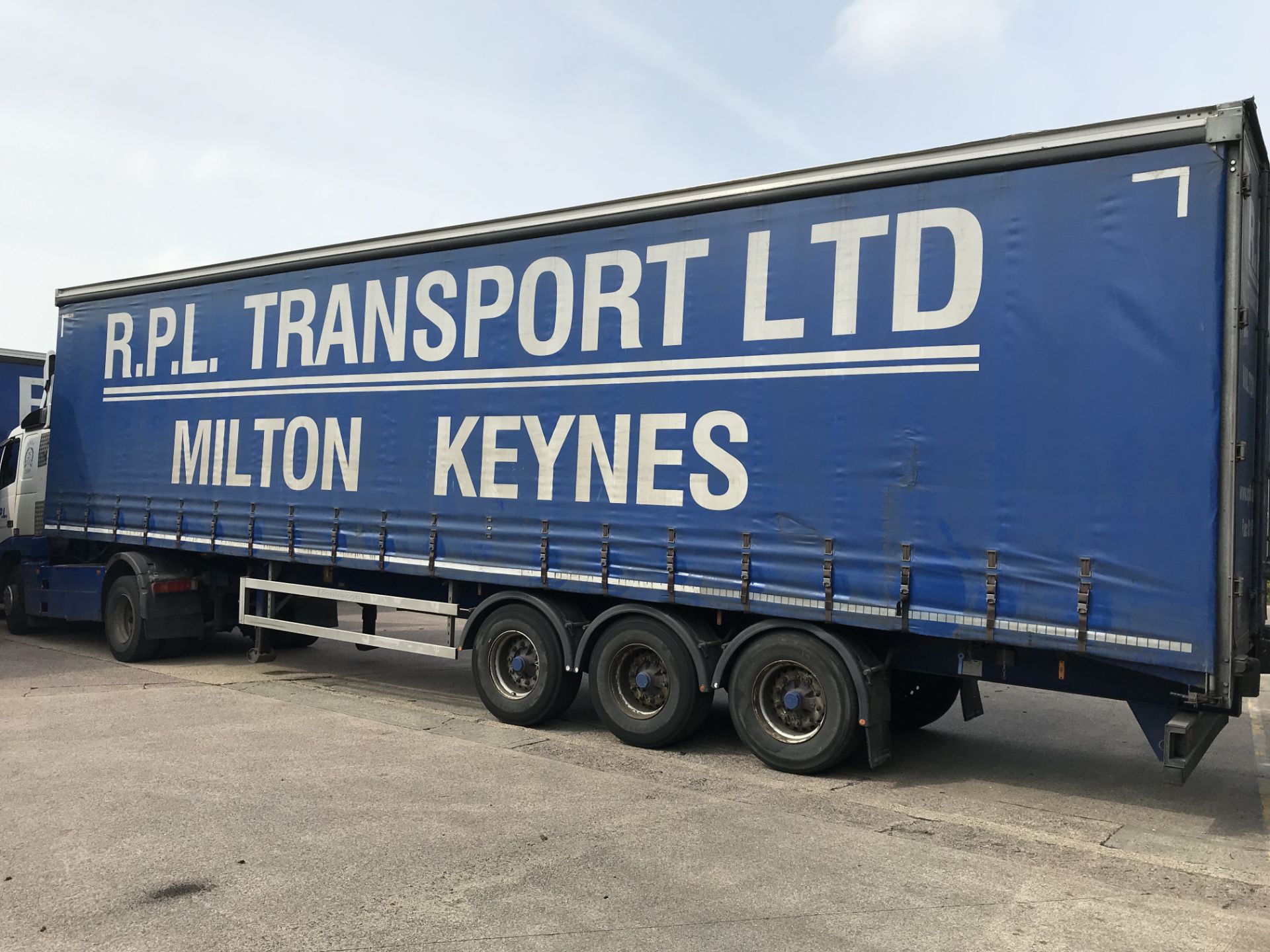 Montracon 13.6m Tri-Axle Curtainside Single Deck Semi-Trailer, chassis no. SMRC3AXXXDN107879, ID no.