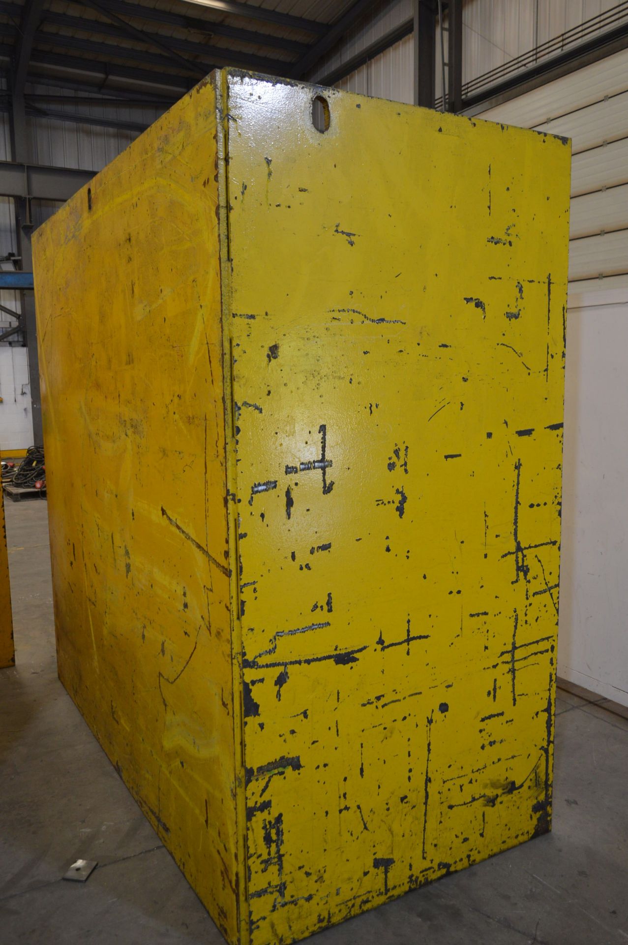 L-Shaped Steel Plate, approx. 2.5m x 1.2m x 2.5m high - Image 2 of 2