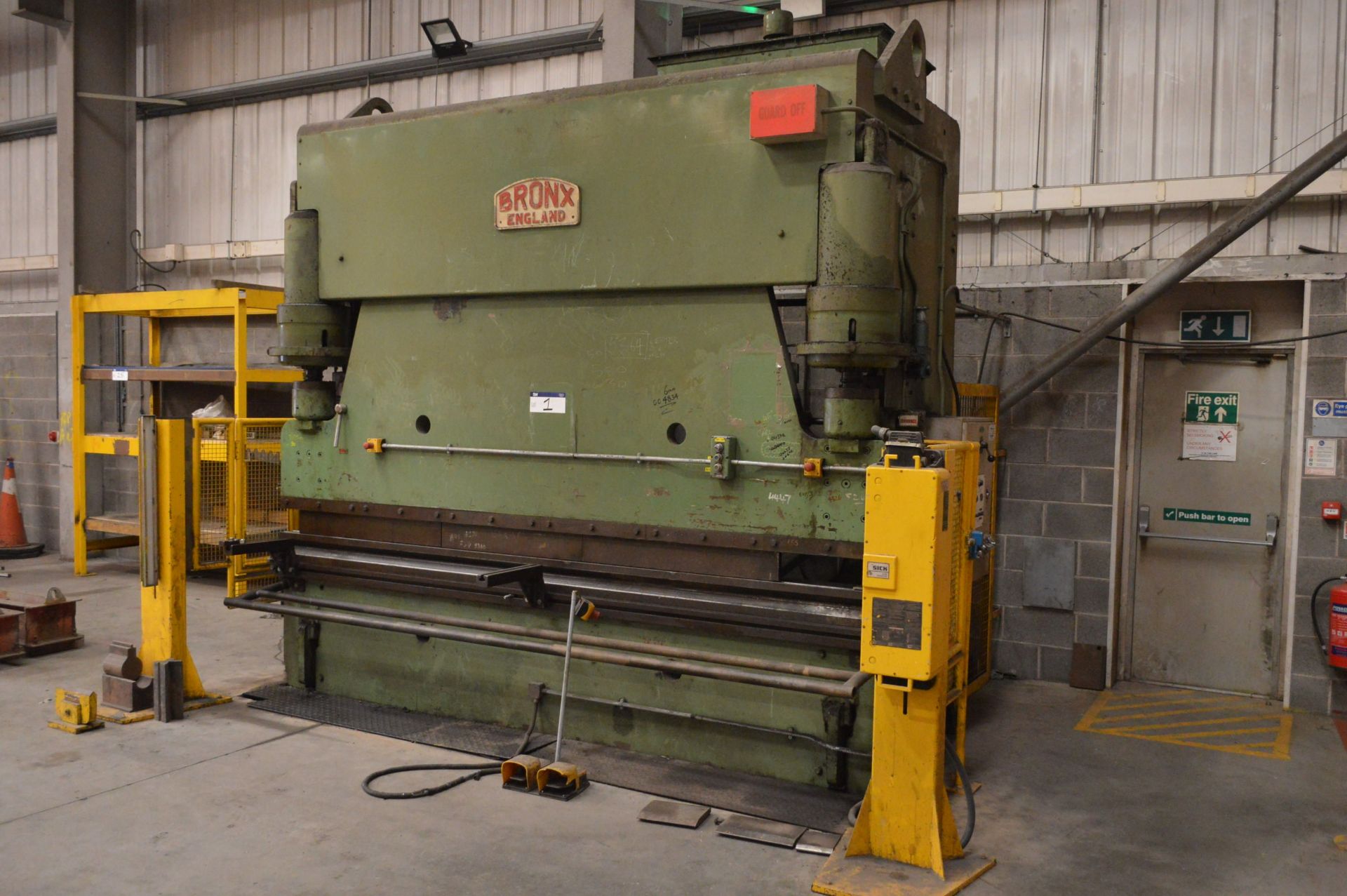 Bronx 200.220.10.H 160 tonne HYDRAULIC PRESS BRAKE, serial no. 30675, 12ft wide, with Sick infra-red - Image 2 of 8