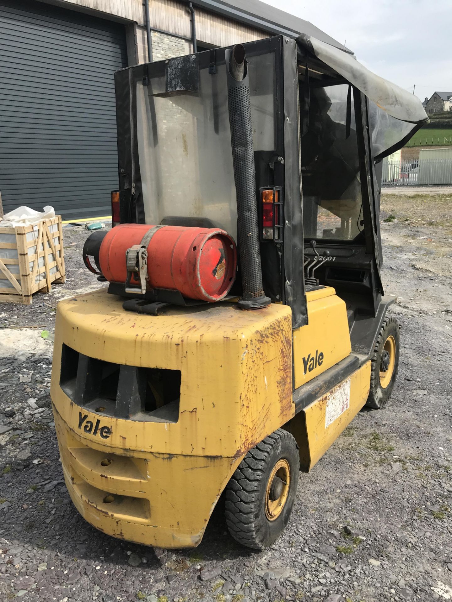 Yale GLP30TFV3045 3000kg LPG Fork Lift Truck, serial no. E177B12248T, year of manufacture 1996, - Image 3 of 7