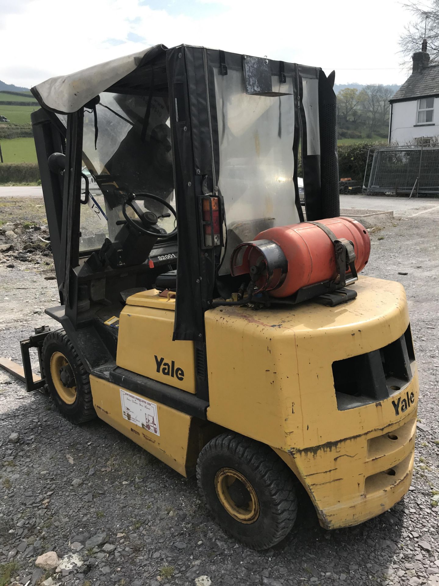 Yale GLP30TFV3045 3000kg LPG Fork Lift Truck, serial no. E177B12248T, year of manufacture 1996, - Image 4 of 7