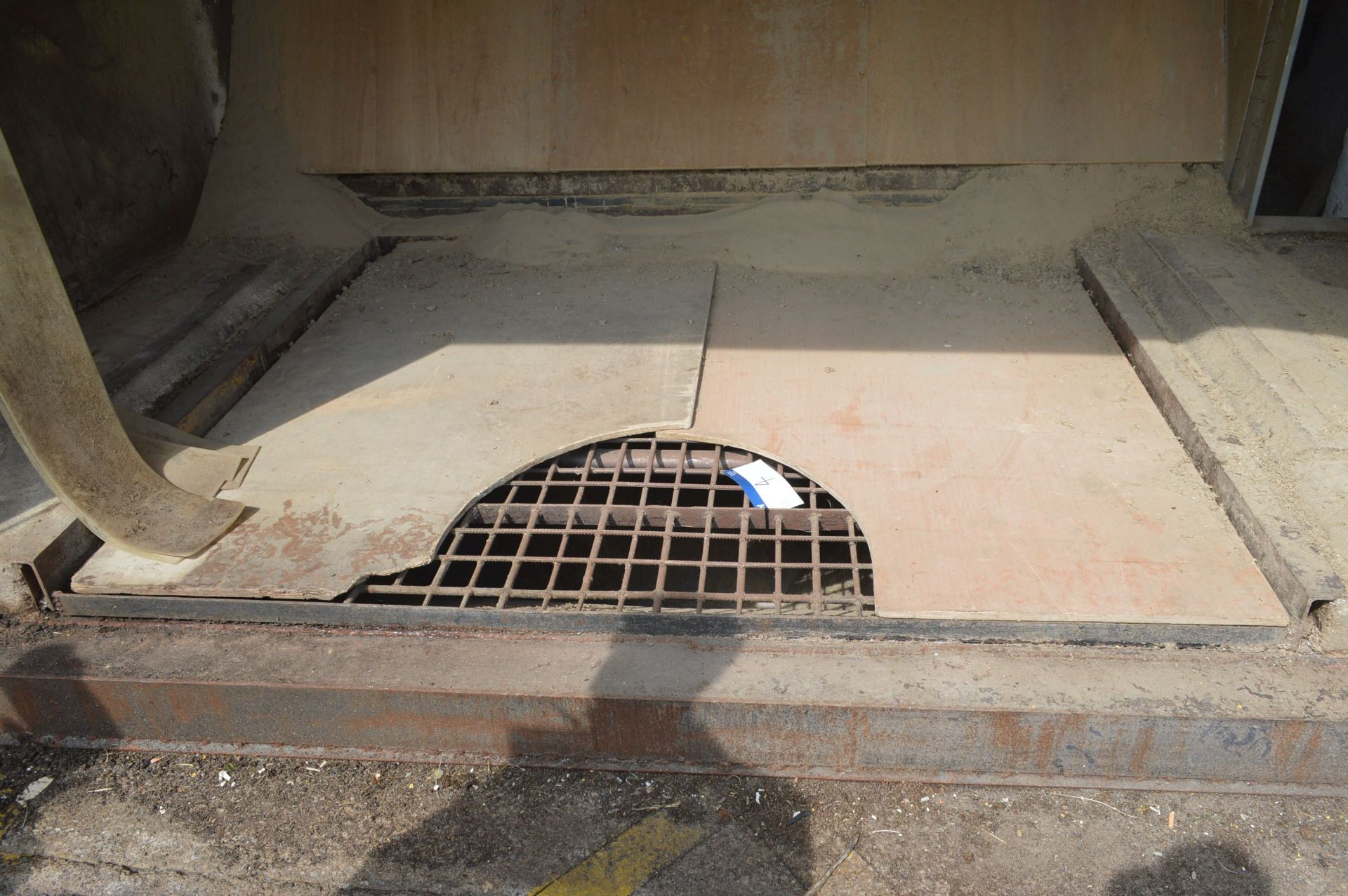 Steel Intake Pit, 2.3m x 2m x 1.25m deep, with discharge screw conveyor, approx. 6m fitted