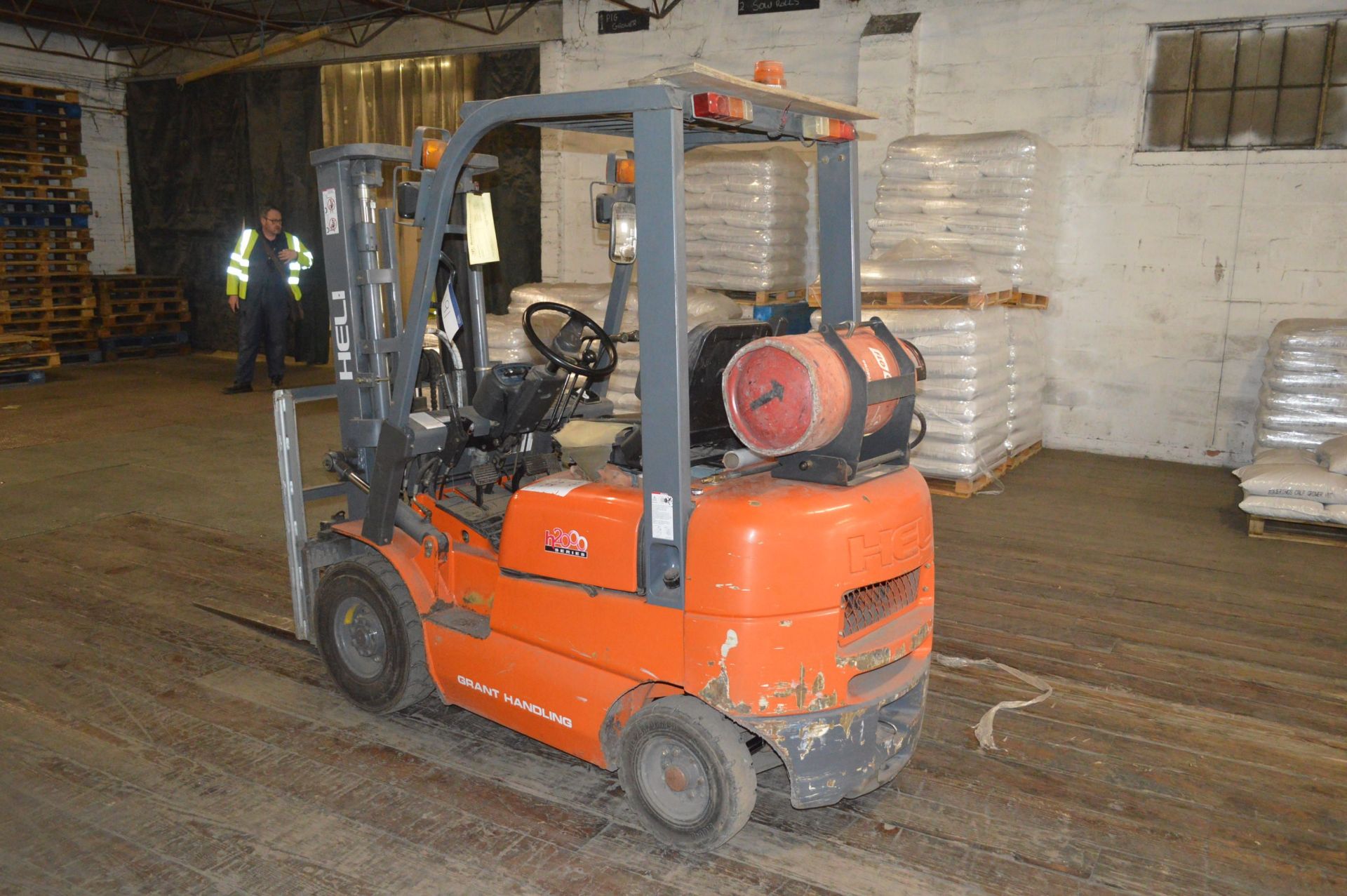 Heli HFG15 H2000 SERIES 1500kg LPG ENGINE FORK LIFT TRUCK, serial no. 78330, year of manufacture - Image 3 of 5