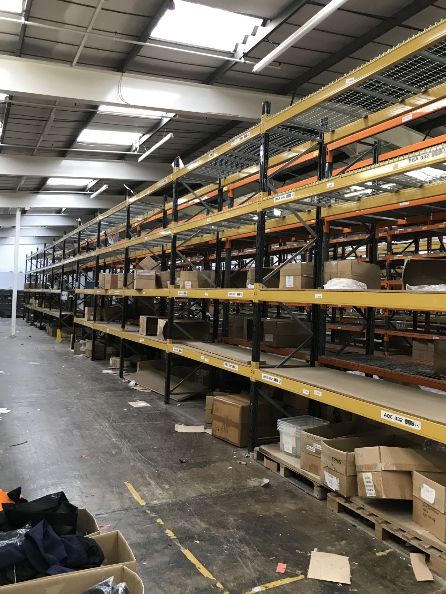 Link 51 11-Bay Mainly Four-Tier Boltless Pallet Racking, each bay approx. 2.8m long x 4m high x - Image 4 of 18