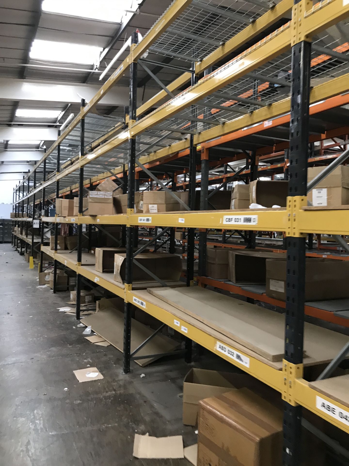 Link 51 11-Bay Mainly Four-Tier Boltless Pallet Racking, each bay approx. 2.8m long x 4m high x - Image 6 of 18
