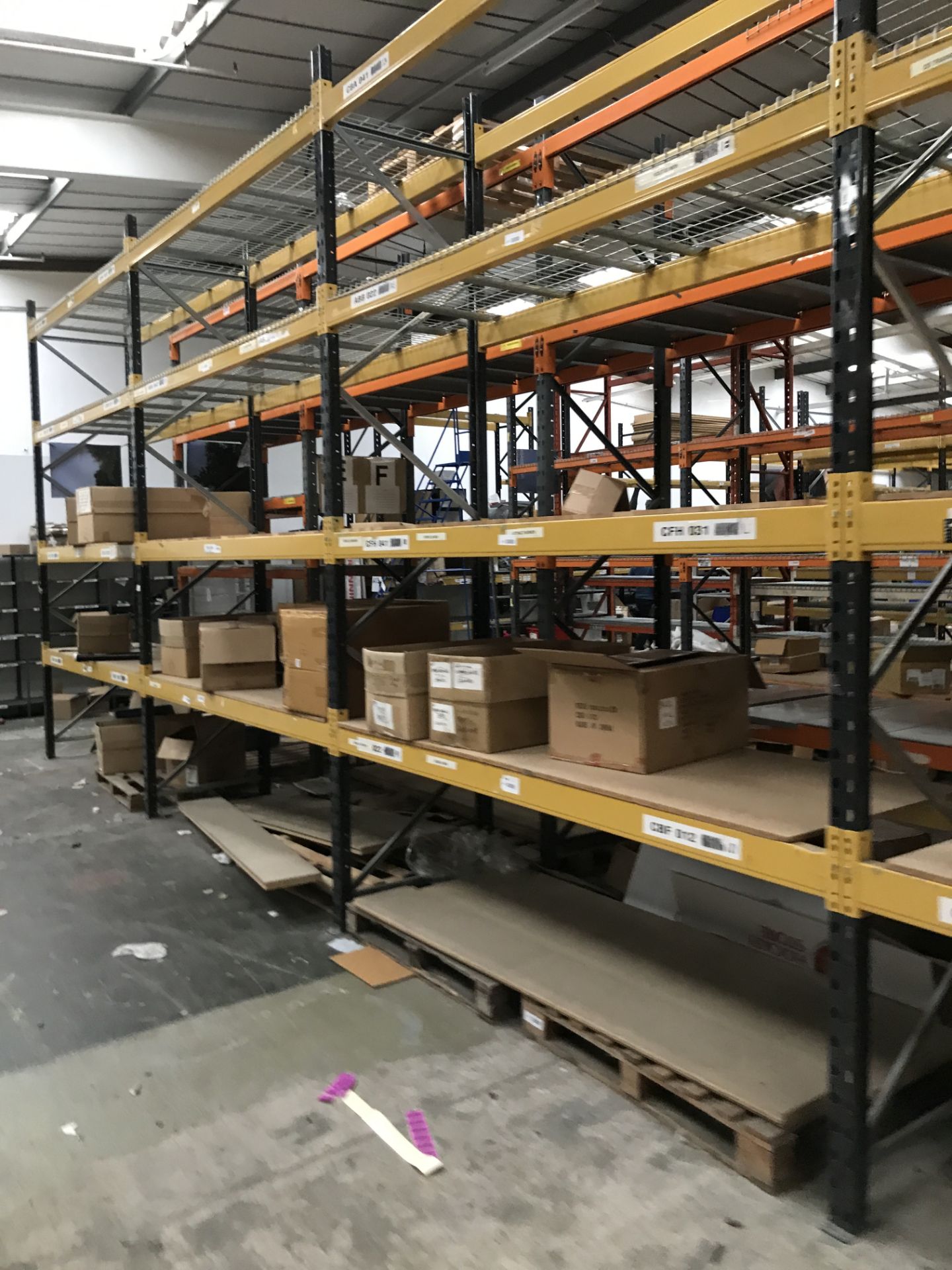 Link 51 11-Bay Mainly Four-Tier Boltless Pallet Racking, each bay approx. 2.8m long x 4m high x - Image 15 of 18