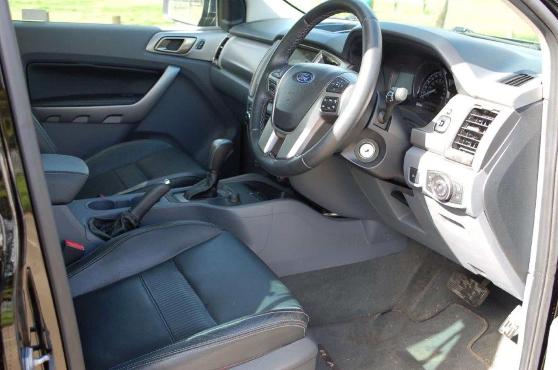 Ford RANGER LIMITED 4X4 2.2 6-SPEED AUTOMATIC DCB - Image 7 of 11