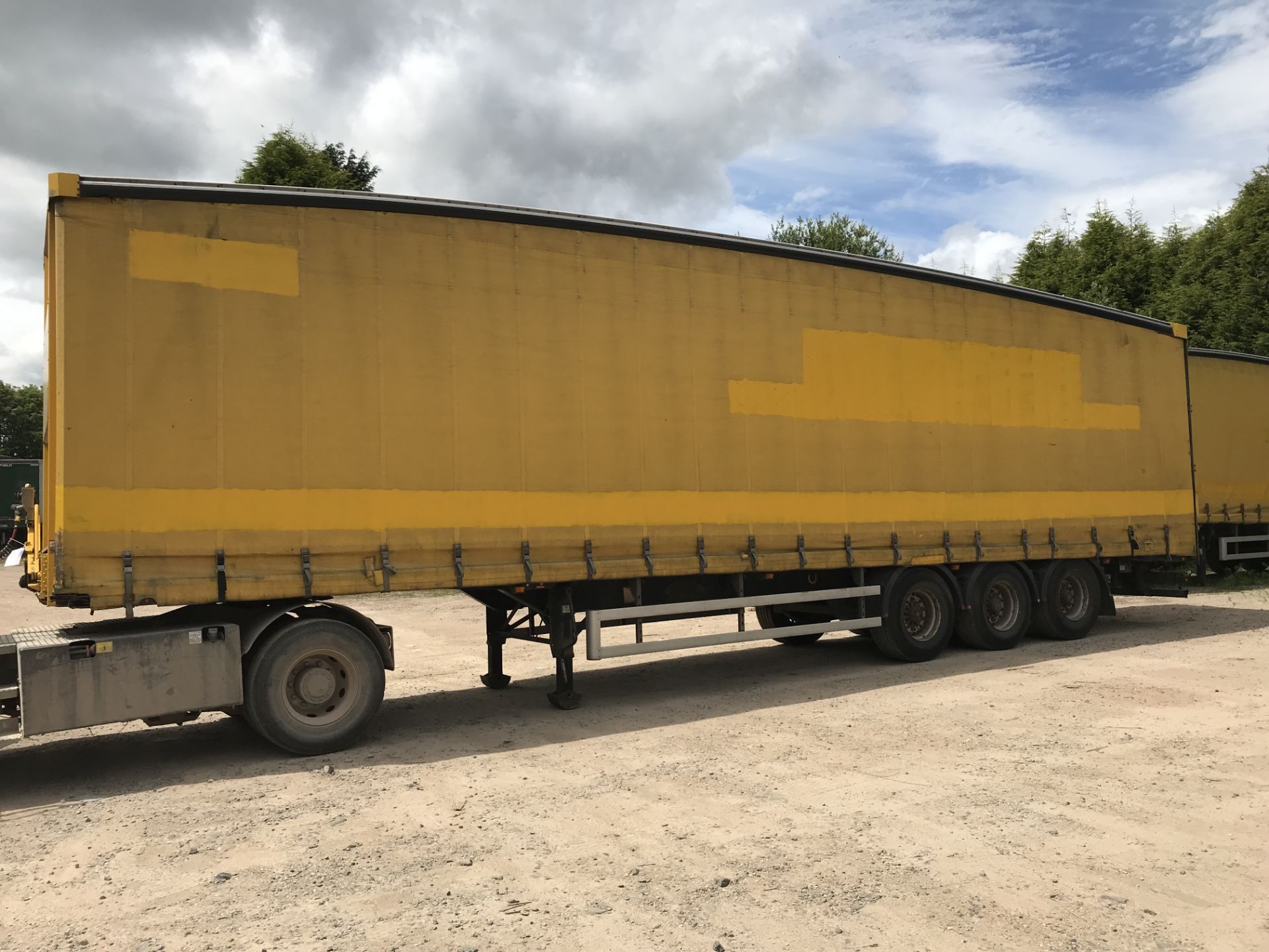 Don-Bur PM39BT 13.6m Tri-Axle Teardrop Curtain Sid