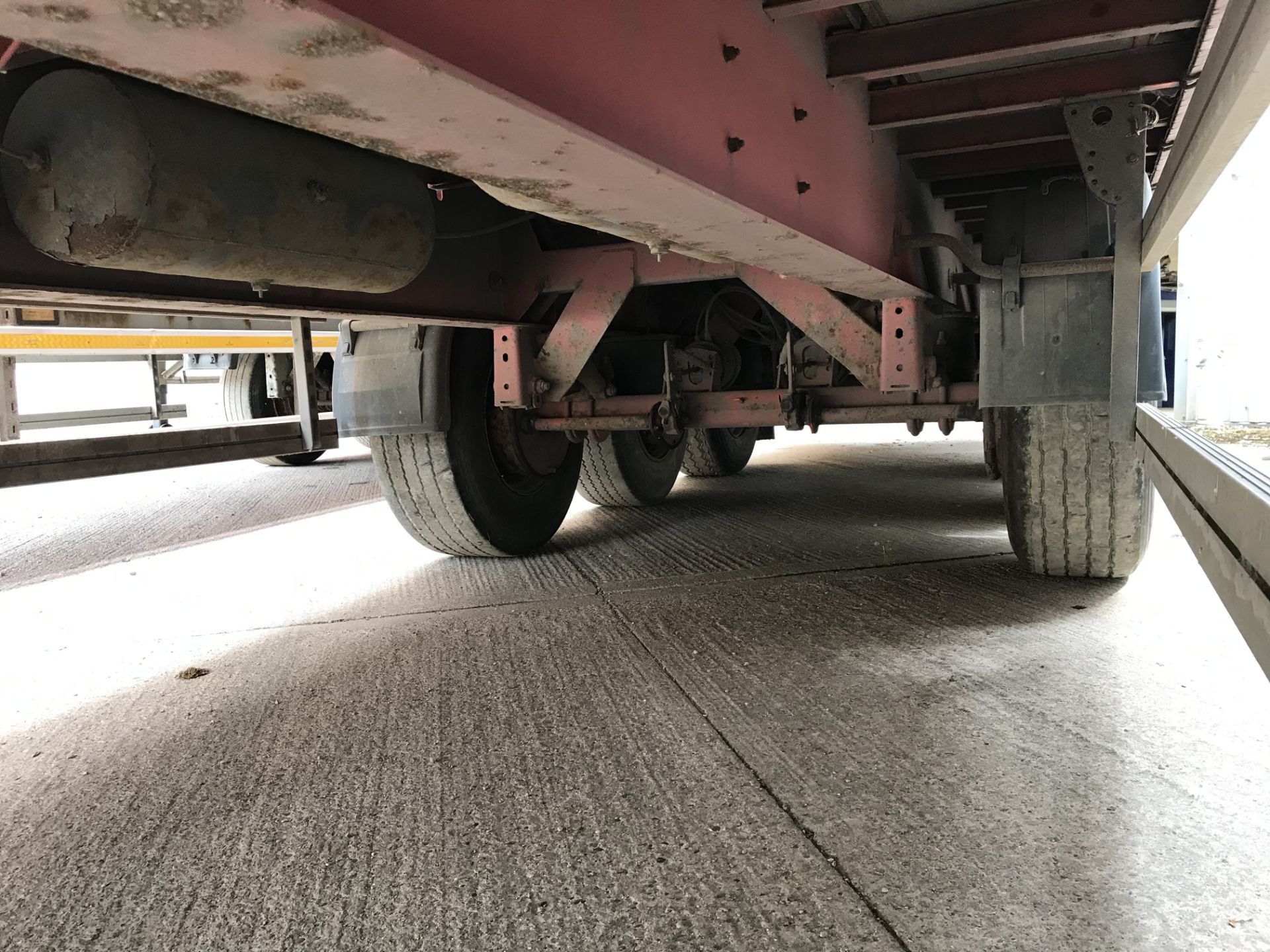 Montracon 13.6m Tri-Axle Curtain Side Semi Trailer - Image 5 of 7