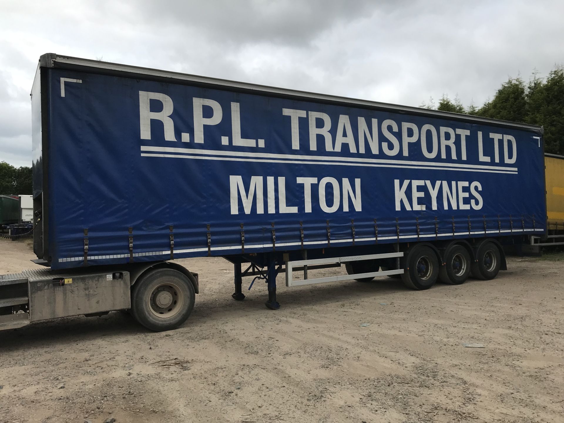 Montracon 13.6m Tri-Axle Curtainside Single Deck S