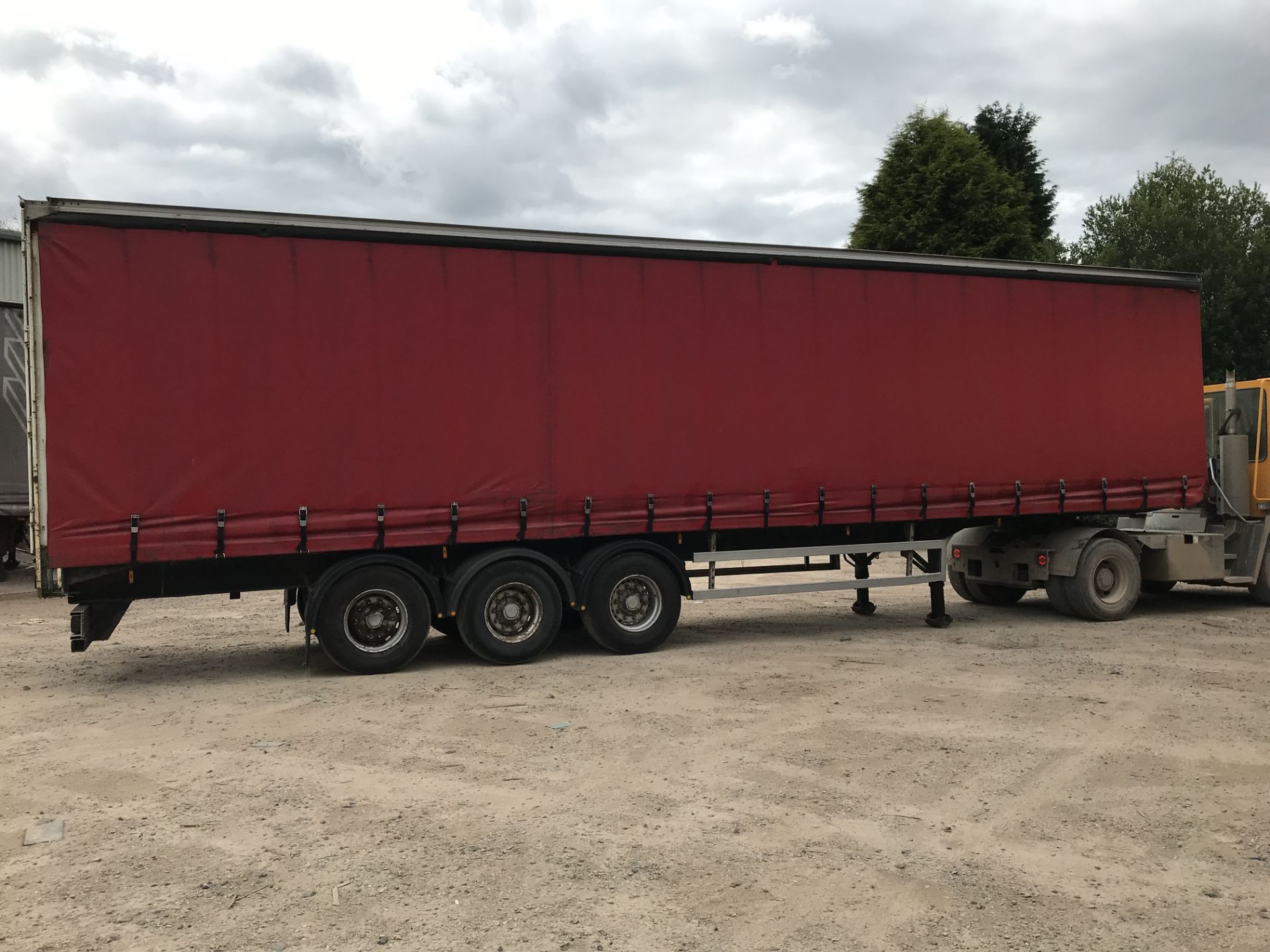 Montracon SMRV3A 13.7m Tri-Axle Curtain Side Semi - Image 2 of 7