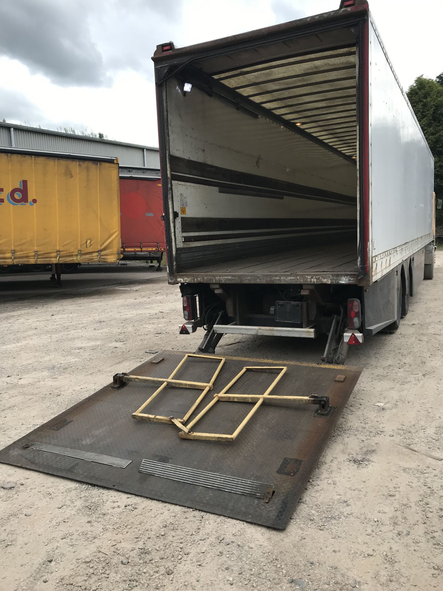 Cartwright 13.7m Tandem Axle Box Semi Trailer with - Image 10 of 11