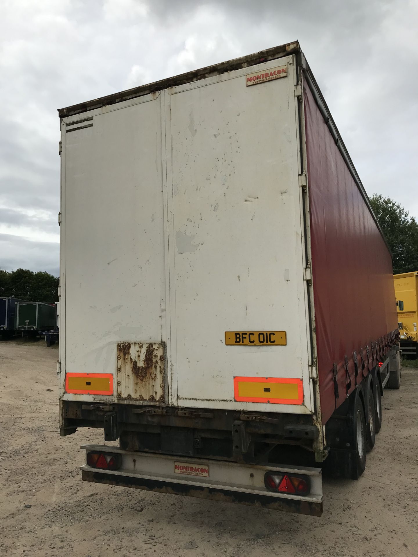 Montracon SMRV3A 13.7m Tri-Axle Curtain Side Semi - Image 4 of 7