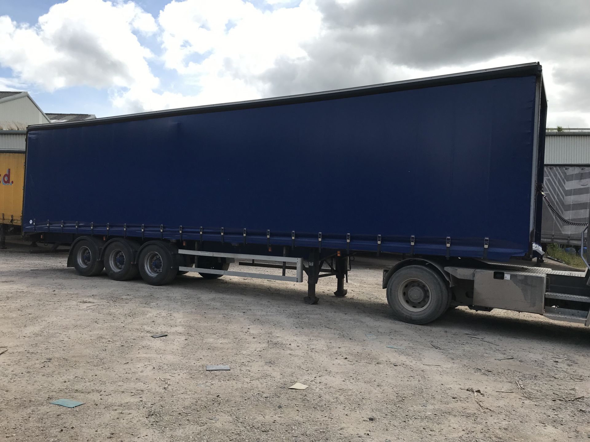 Wilson SBA3 13.67m Tri-Axle Curtain Side Semi Trai - Image 2 of 7