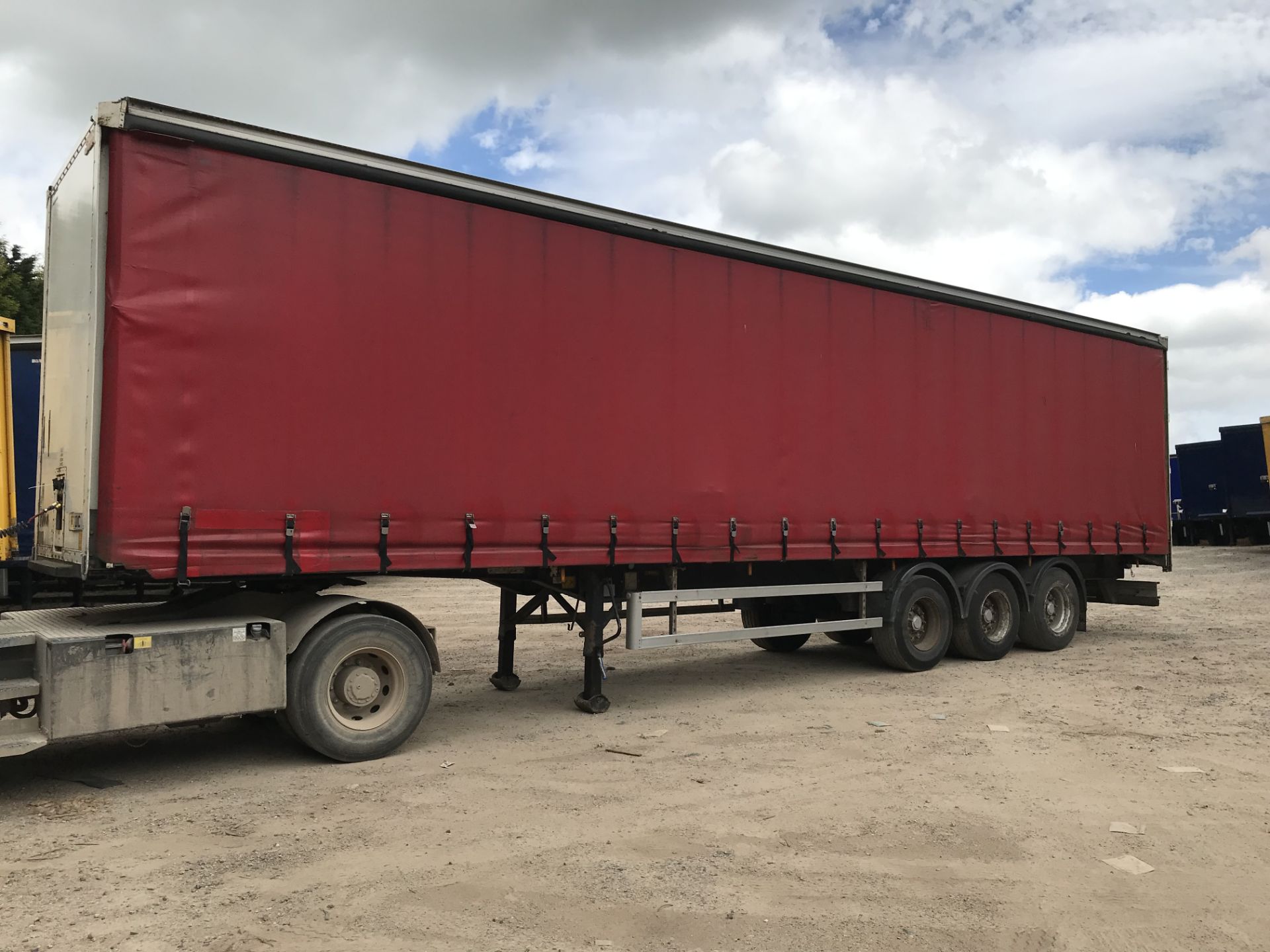 Montracon SMRV3A 13.7m Tri-Axle Curtain Side Semi