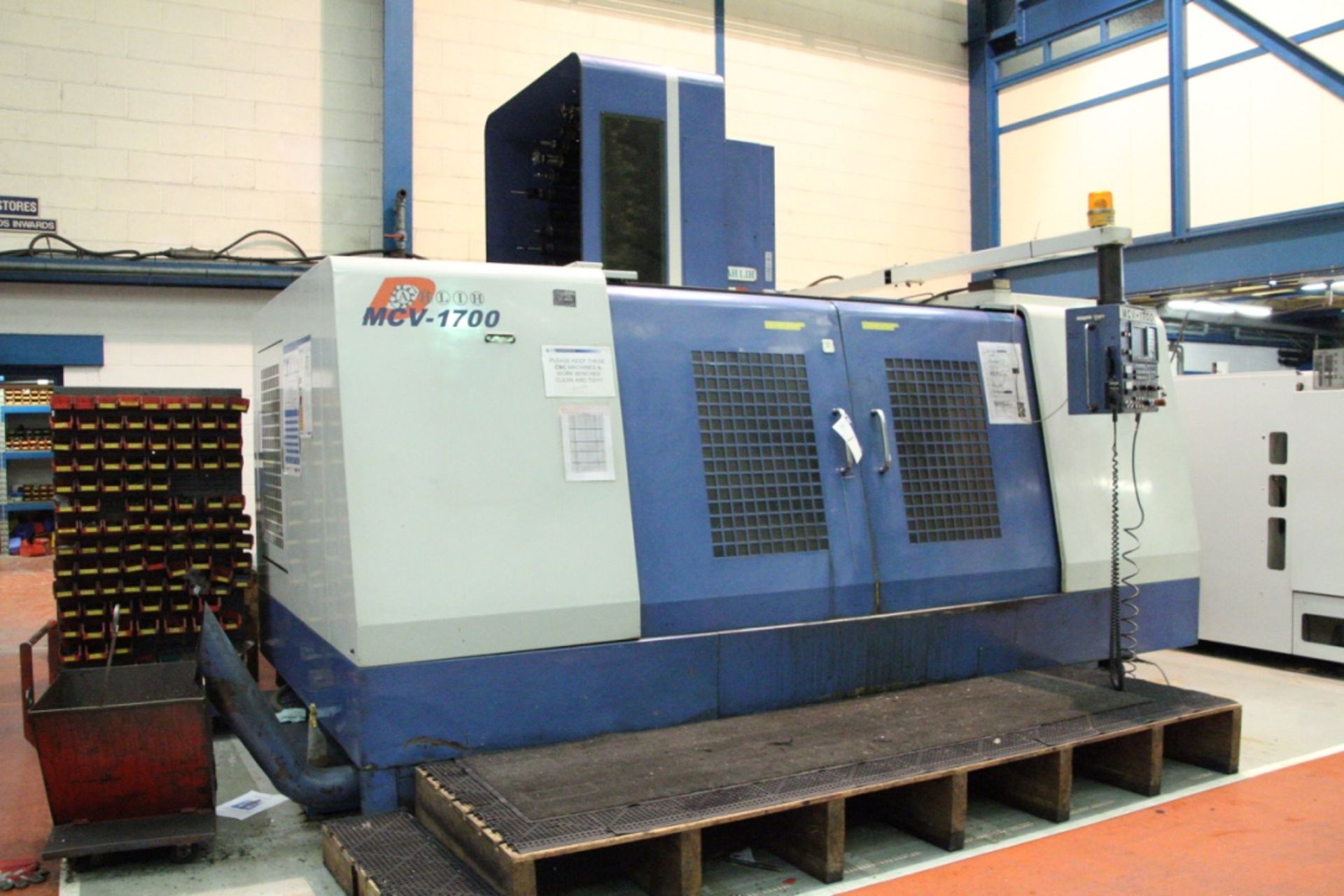 DahLih DL-MCV 1700 VERTICAL MACHINING CENTRE, serial no. 17000146, year of manufacture 2003, with 32 - Bild 2 aus 34