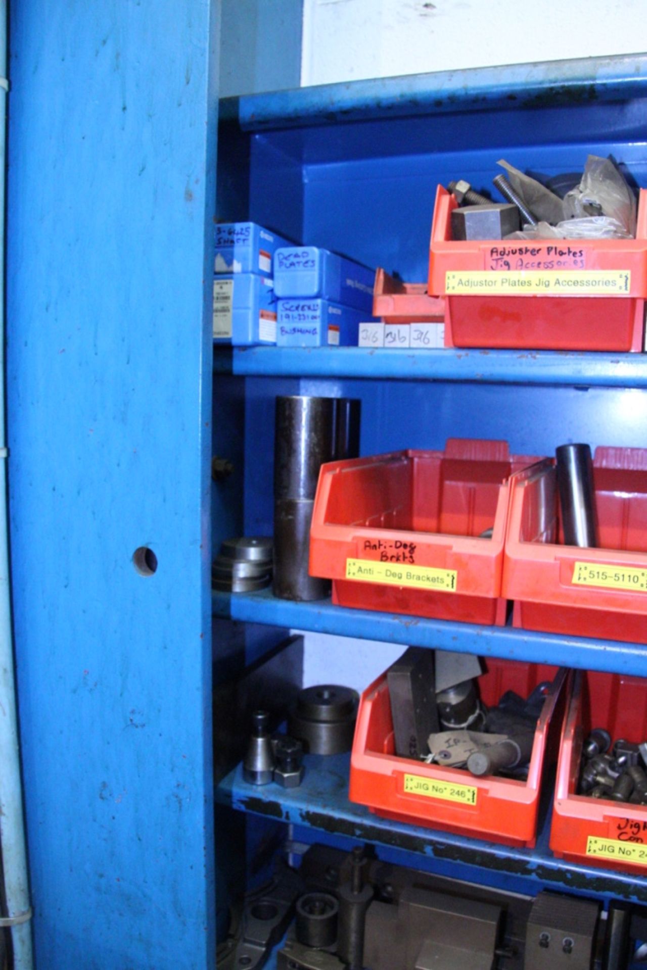 Multi-Tier Wall Rack, with contents of tooling and tooling set out on floor underneath - Image 16 of 16