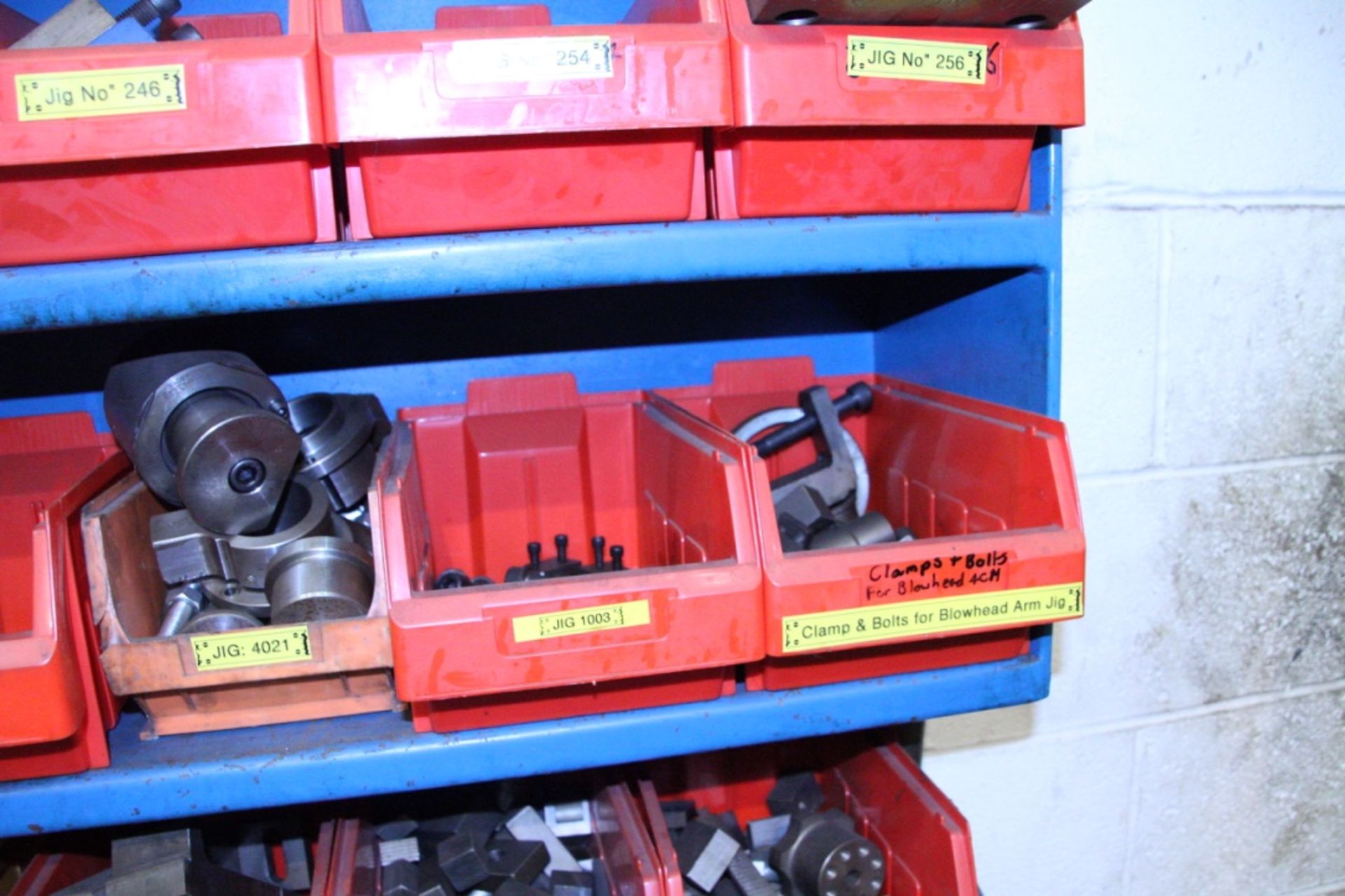 Multi-Tier Wall Rack, with contents of tooling and tooling set out on floor underneath - Image 9 of 16