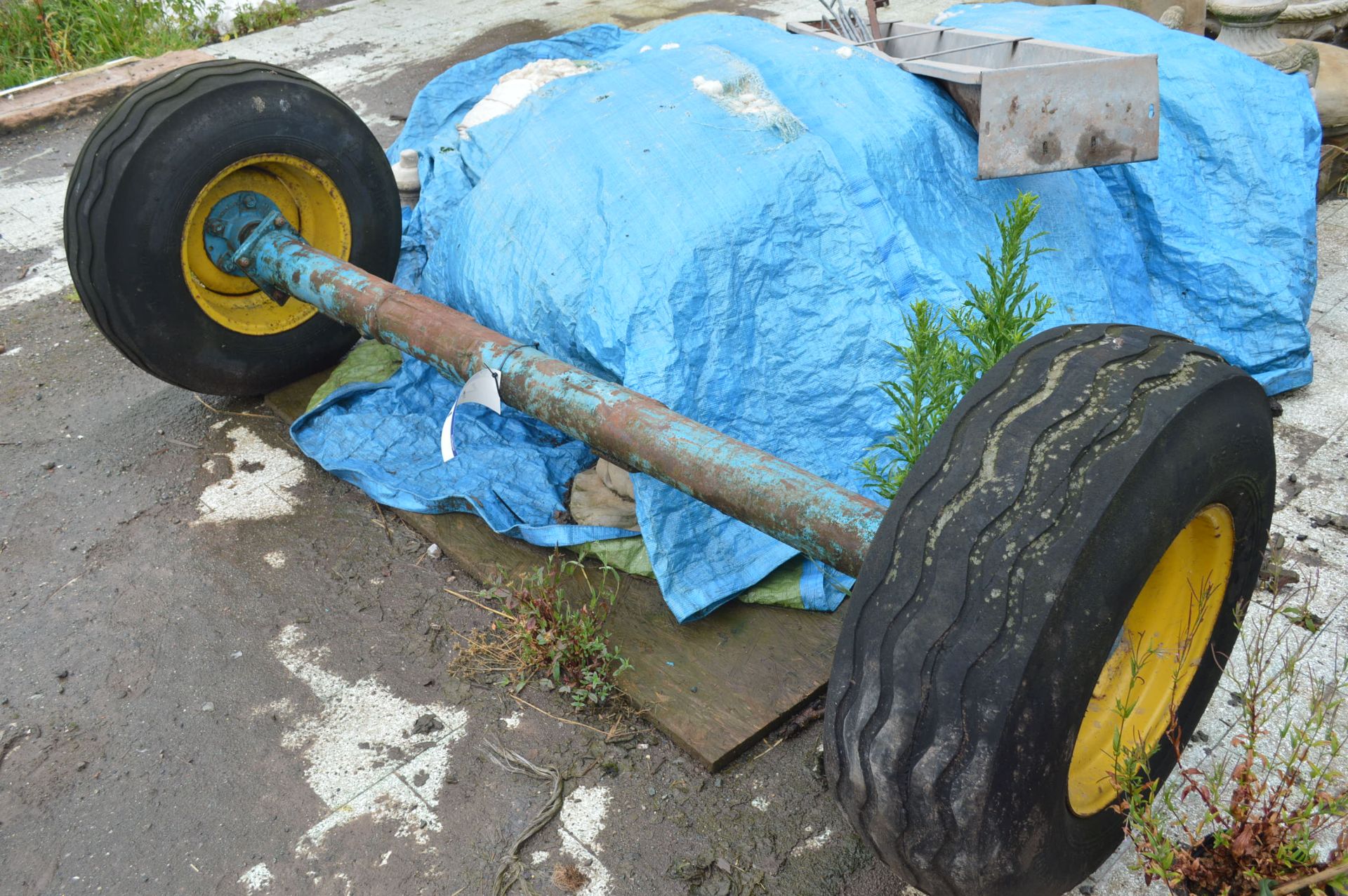 Vehicle Axle & Wheels, approx. 1.9m - Image 2 of 2