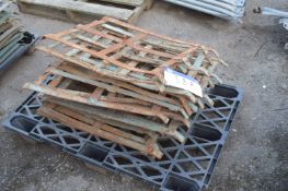 Approx. 25 Fence Panel Feet, as set out on pallet