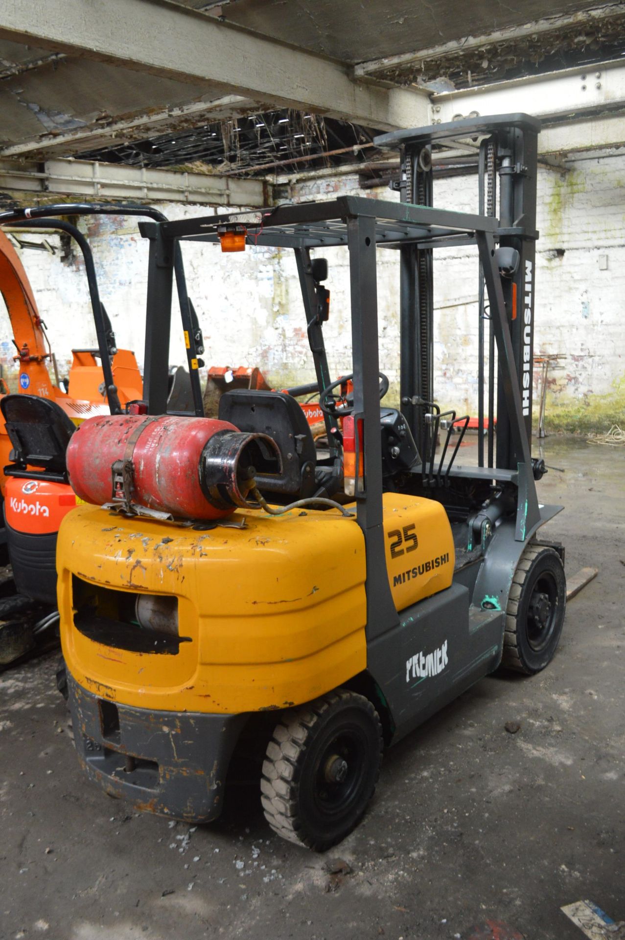 Mitsubishi Premier FG25 LPG Fork Lift Truck, serial no. F17B 54221, indicated hours (to be - Image 4 of 5