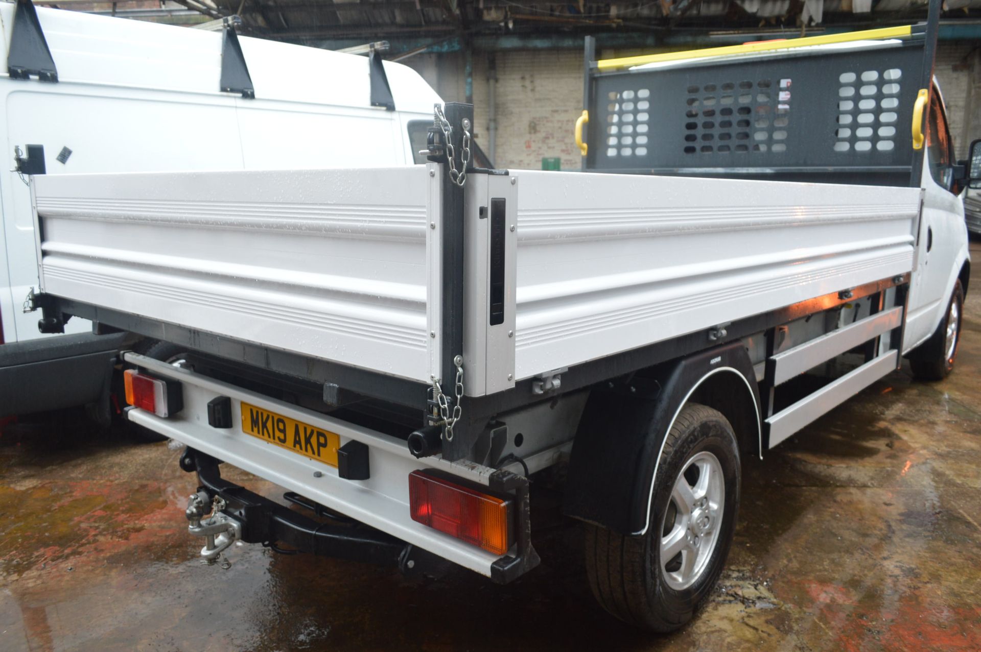 LDV V80 2.5 CHASSIS CAB DIESEL TIPPER TRUCK, registration no. MK19 AKP, date first registered 17/ - Image 3 of 5