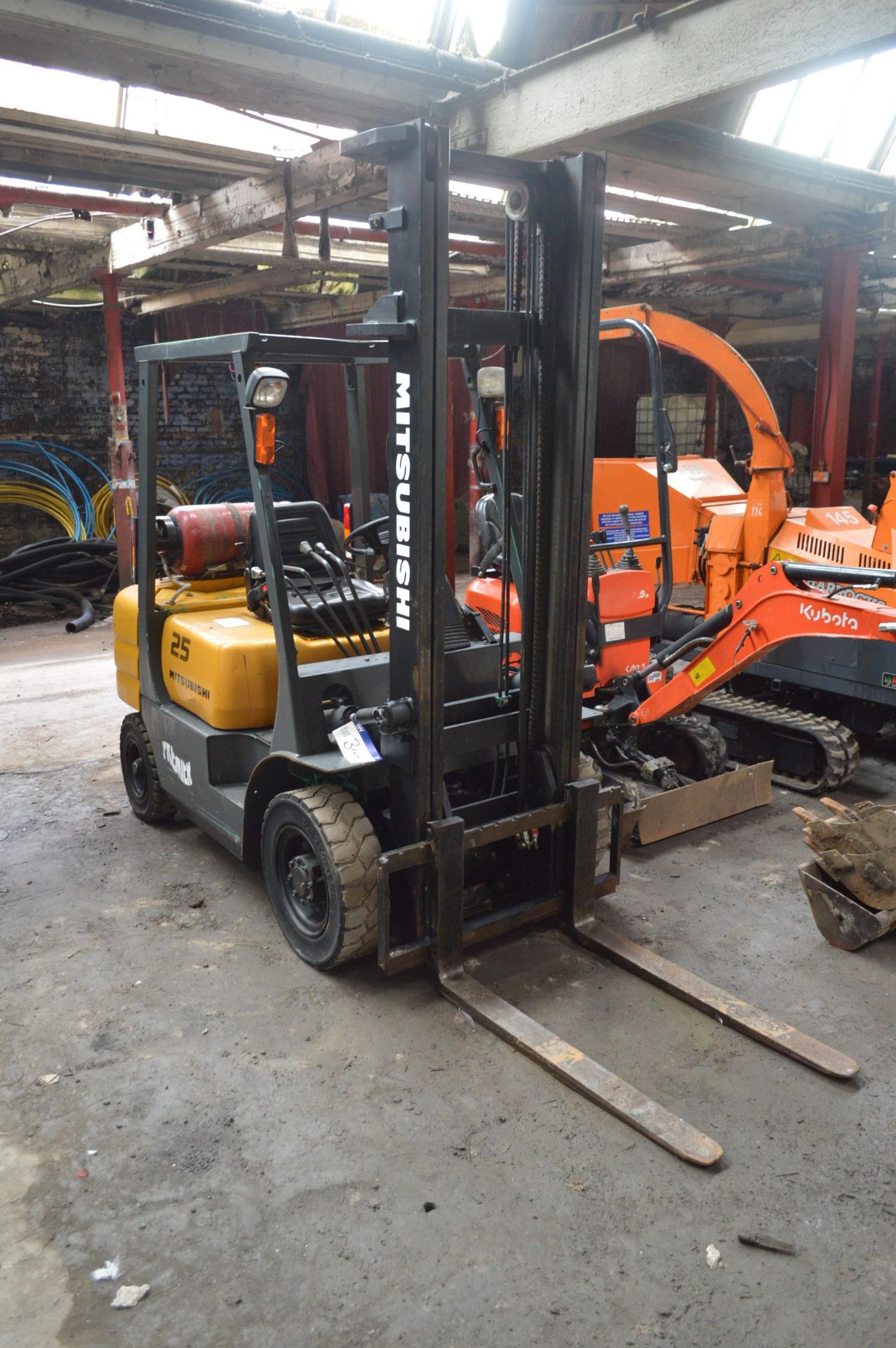 Mitsubishi Premier FG25 LPG Fork Lift Truck, serial no. F17B 54221, indicated hours (to be