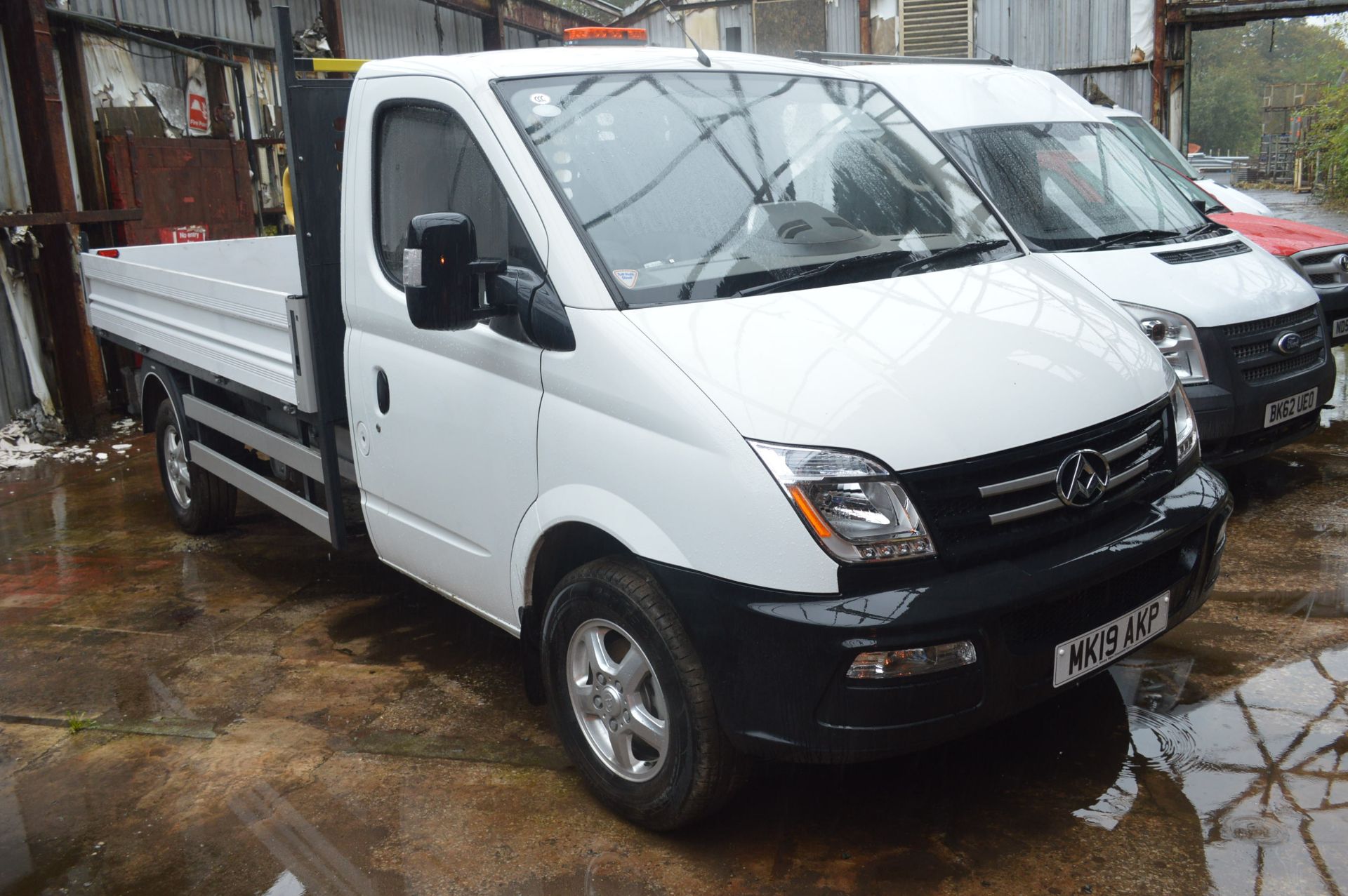 LDV V80 2.5 CHASSIS CAB DIESEL TIPPER TRUCK, registration no. MK19 AKP, date first registered 17/ - Image 2 of 5