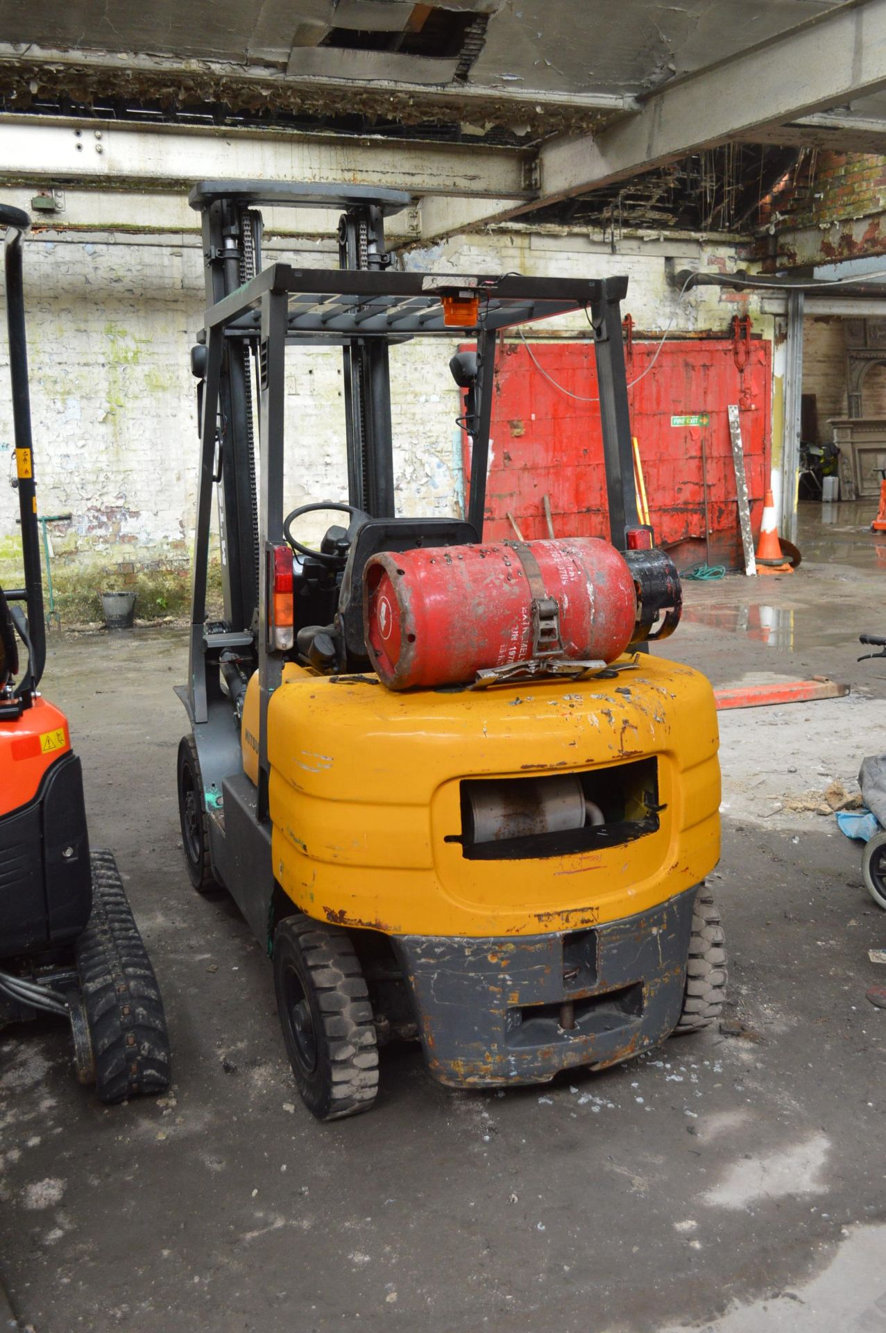 Mitsubishi Premier FG25 LPG Fork Lift Truck, serial no. F17B 54221, indicated hours (to be - Image 3 of 5