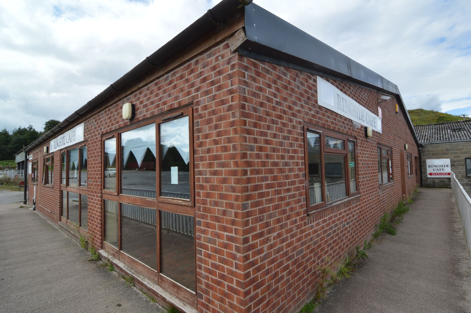 Steel Portal Framed Building (former restaurant),