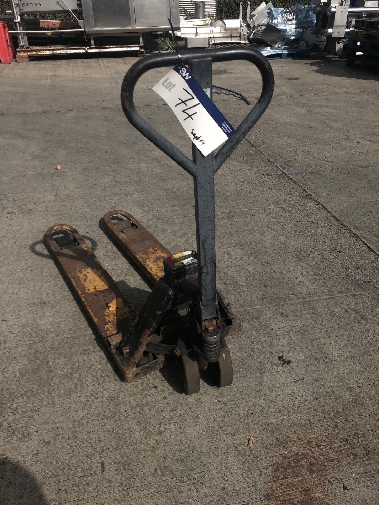 Hand Hydraulic Pallet Truck, lift out charge - £10 - Image 2 of 2