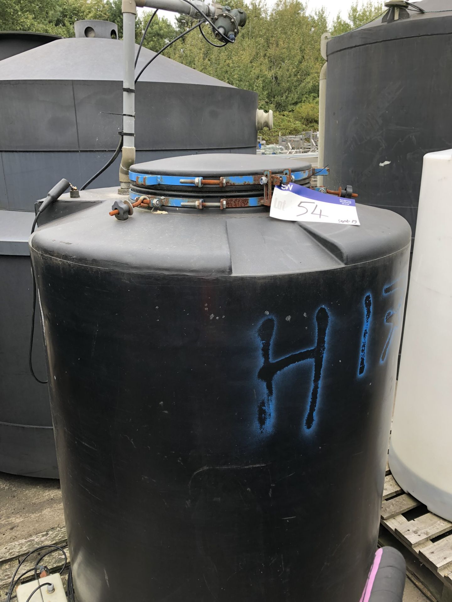 250 Gallon Plastic Storage Tank, lift out charge - £20 - Image 2 of 2