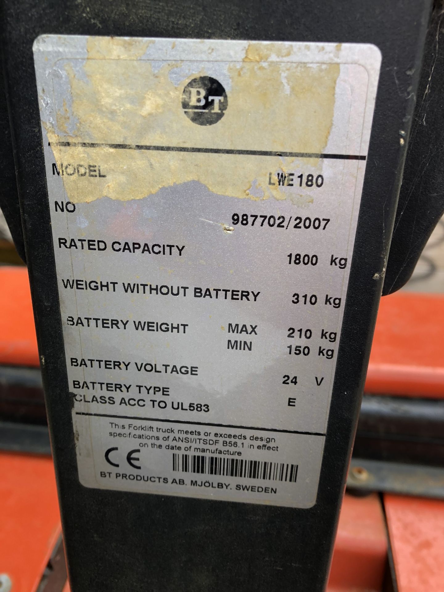 BT LWE180 1800kg Electric Pallet Truck, serial no. 987702, year of manufacture 2007, lift out charge - Image 3 of 3