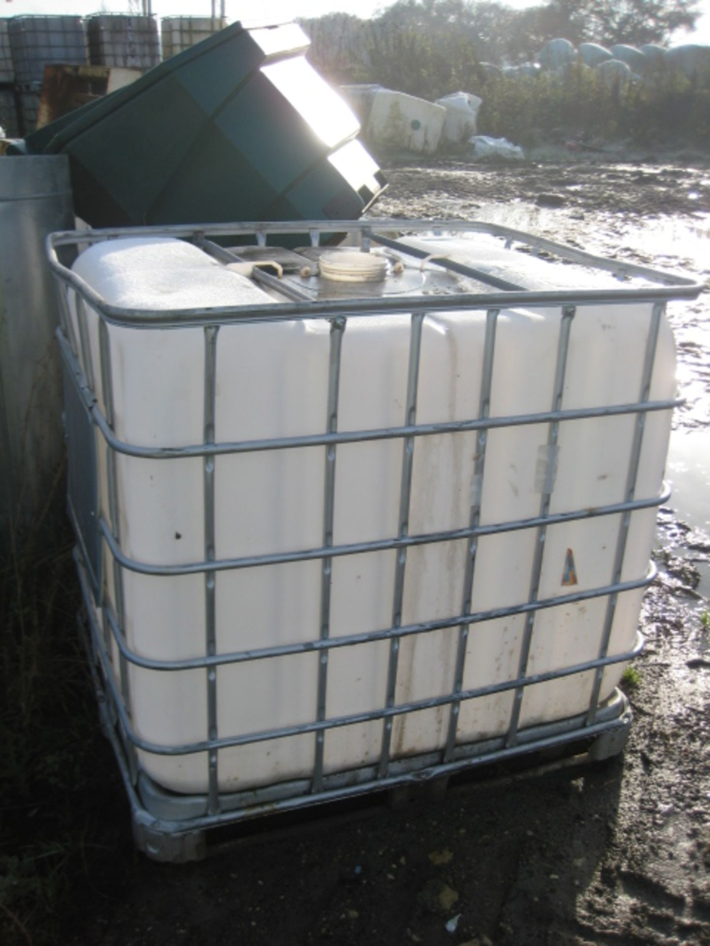 1000 litre Plastic IBC, in steel cage with filler - Image 5 of 5