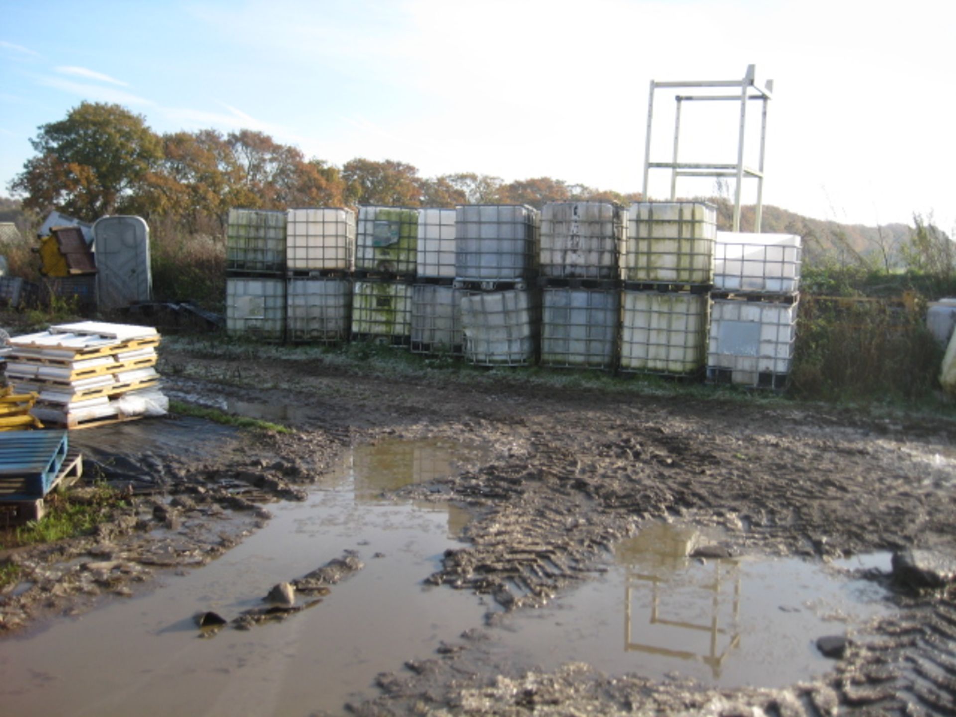 1000 litre Plastic IBC, in steel cage with filler - Image 3 of 5