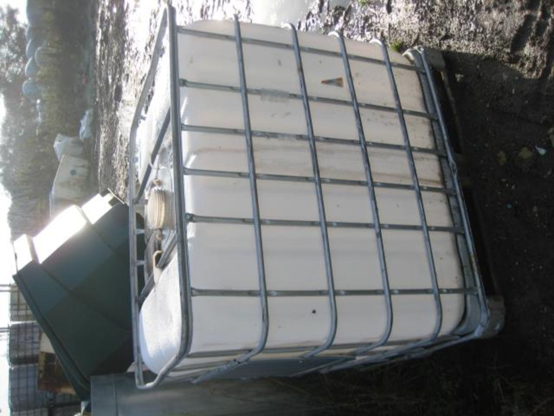 1000 litre Plastic IBC, in steel cage with filler - Image 5 of 5