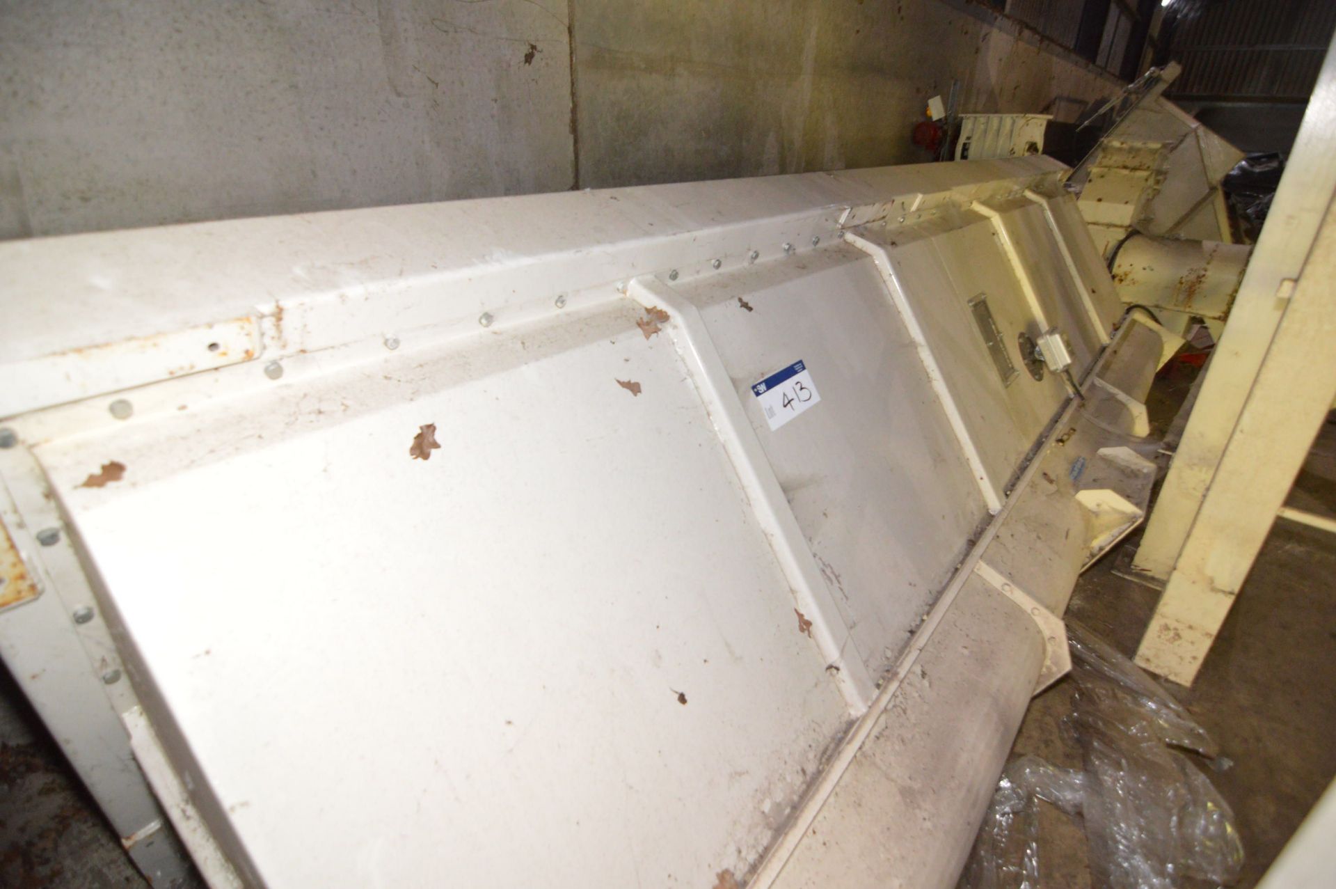 HOPPER WEIGHER, approx. 5m x 1.3m x 1m deep, with Carier screw conveyor discharge, fitted geared - Image 5 of 7