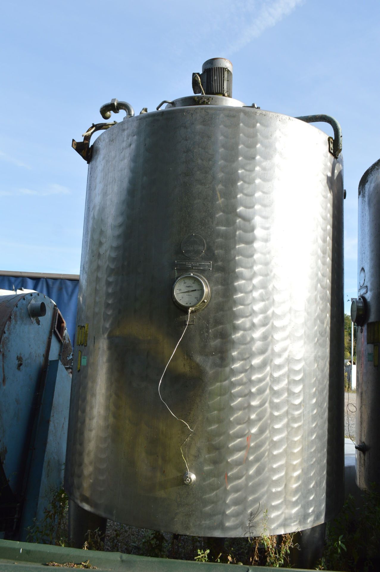 Dommkolding 800 gallon STAINLESS STEEL VERTICAL TANK, serial no. 72121074, approx. 1.6m dia. x 2m - Image 2 of 3