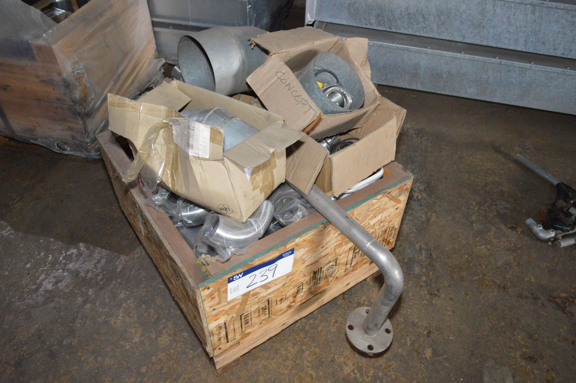 Assorted Couplings & Equipment, in timber chest