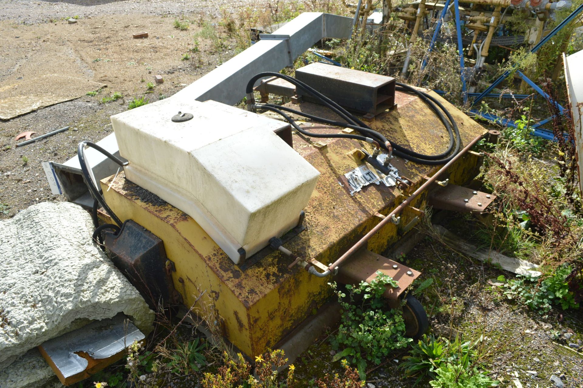 MRE Multi Sweep 400 Hydraulic Driven Floor Sweeper, with fork lift truck channels - Image 2 of 2