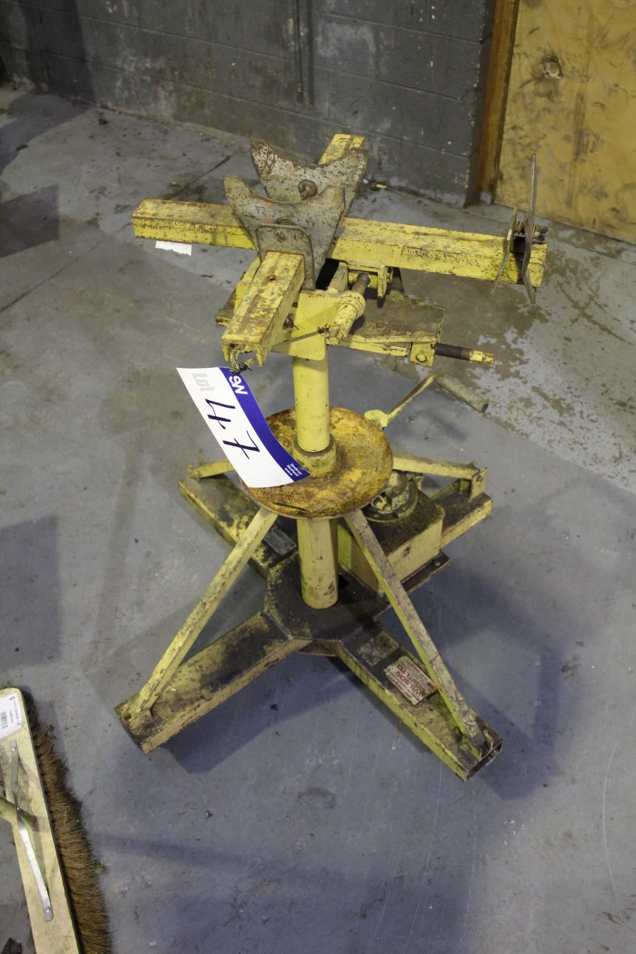 H.F. EPCO V2000 Vertilift Transmission Jack, 453kg