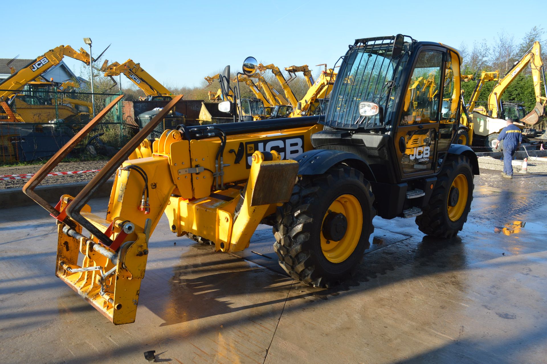 JCB 540-140 HI VIZ TELEHANDLER, registration no. M