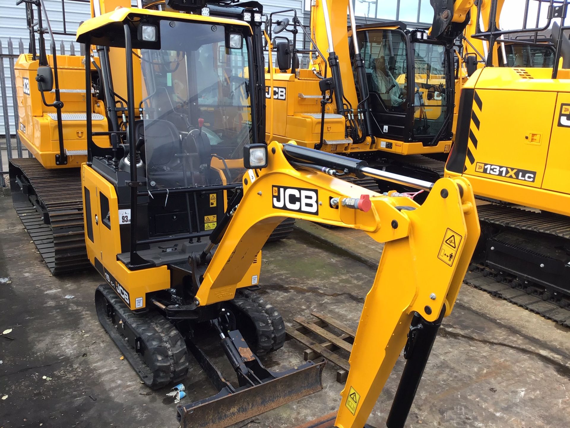 JCB 15 C-1 TRACKED MINI EXCAVATOR, serial no. 2710 - Image 4 of 8