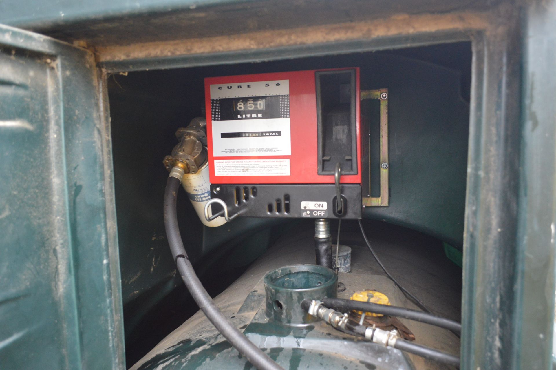 Atlas 2500 FDA Bunded Fuel Oil Tank, with meter and contents (understood to be half full with red - Image 3 of 3