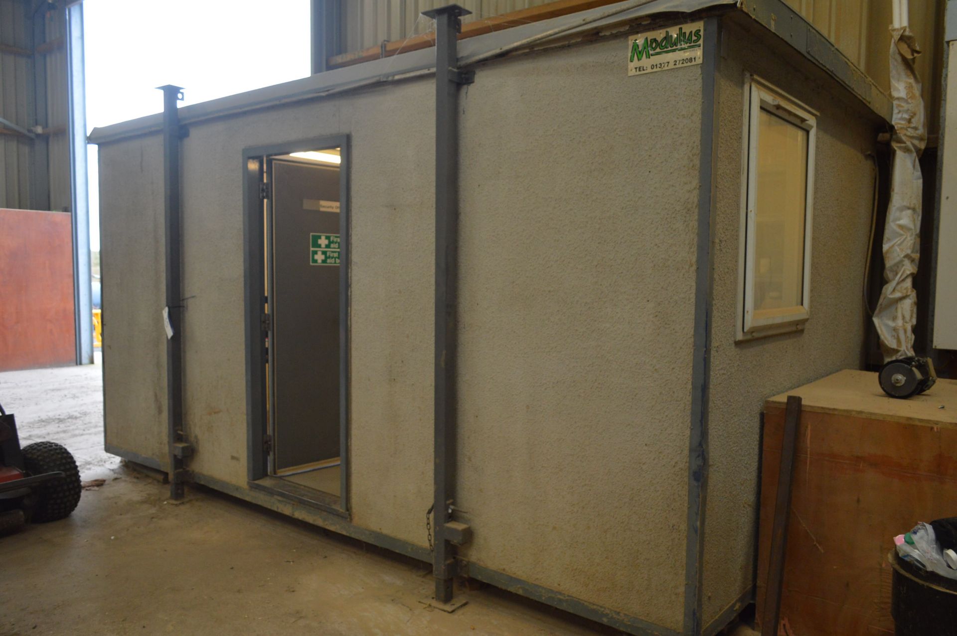 PORTABLE JACKLEG OFFICE BUILDING, approx. 16ft long, with residual office furniture contents and - Image 2 of 4