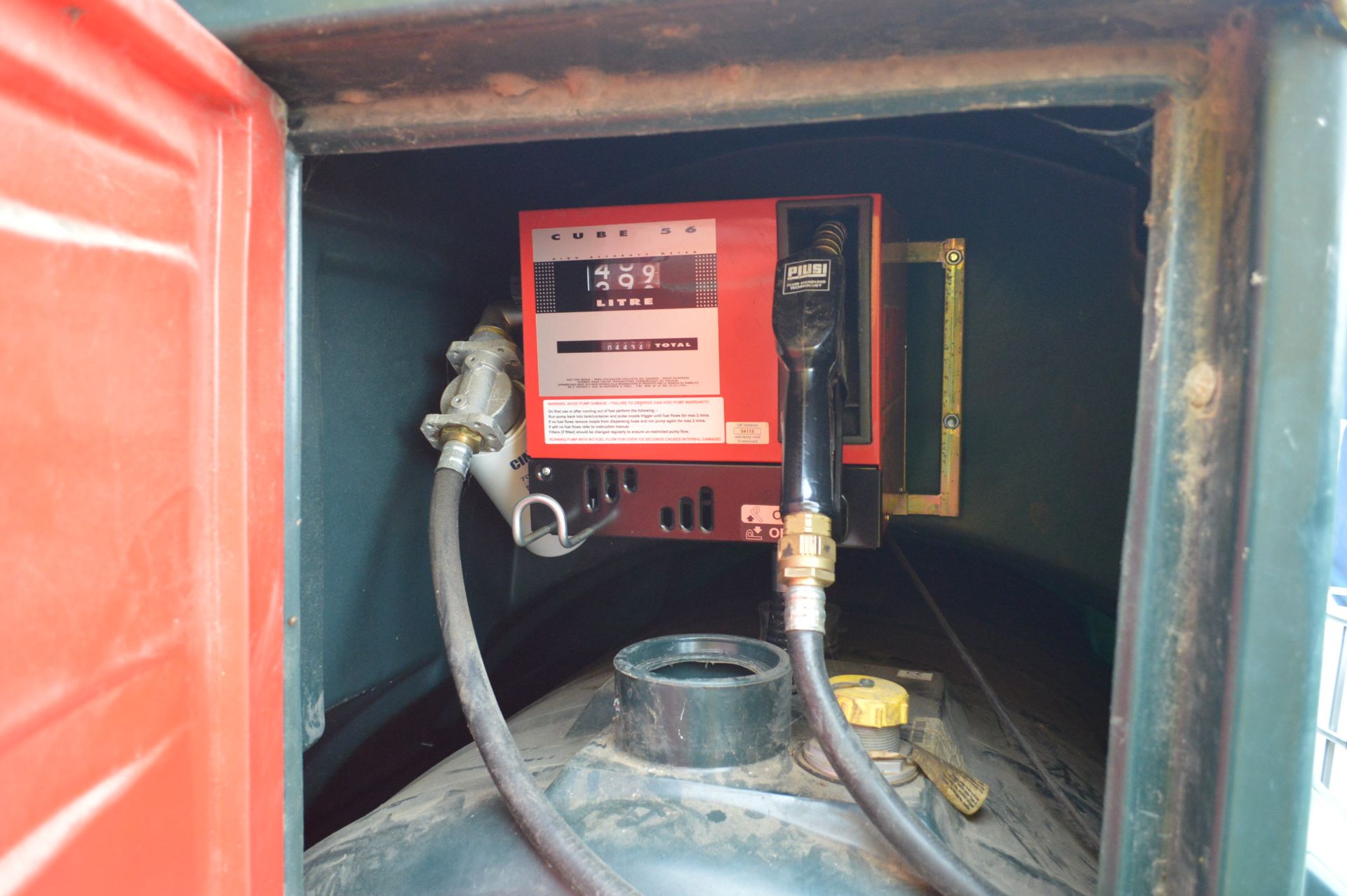 Atlas 2500 FDA Bunded Fuel Oil Tank, with meter, delivery hose and minimal contents, (please note - Image 3 of 3